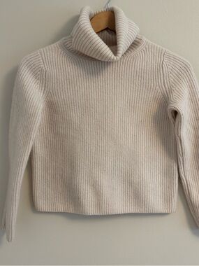 Banana Republic cashmere Cream Ribbed Turtleneck Sweater